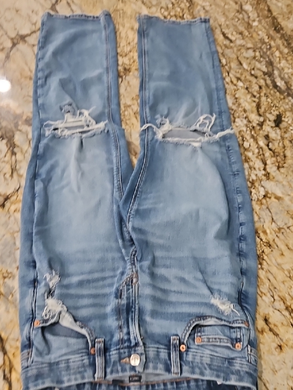 American Eagle Outfitters Light Blue Stretch Jeans. Size 8 Inseam 29" Rise 10"